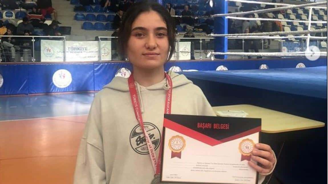 Okul Sporları Boks Müsabakası Genç Kadınlar A Kategorisinde İstanbul ikincisi olduk.