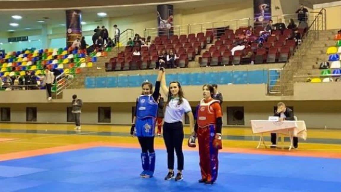 Okullar arası Kung-fu İstanbul Şampiyonasında İstanbul 3.'sü olduk.